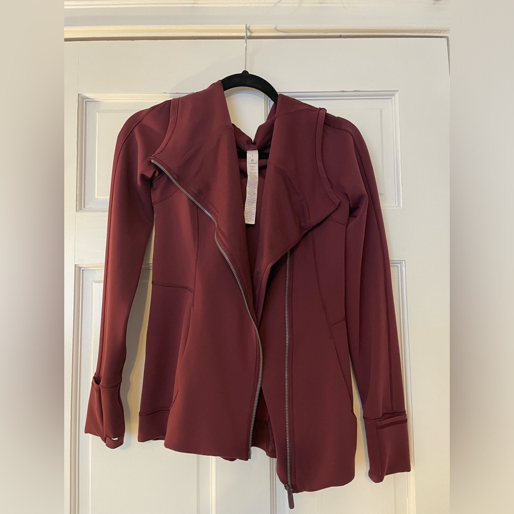 Lululemon jacket with diagonal zipper (maroon)